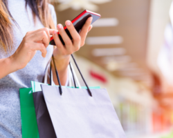 Smart Phones Are Replacing Salespeople in Retail Stores